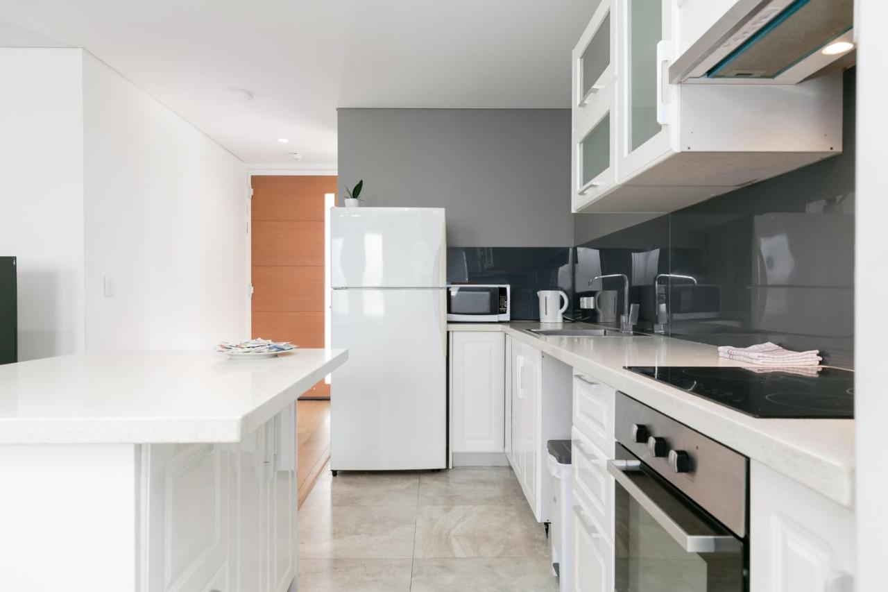 Apartment 2x2 Modern Near Airport And Perth