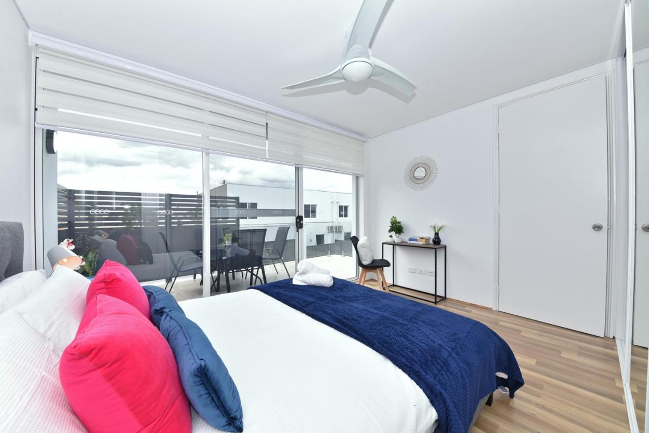 2x2 Modern Near Airport And