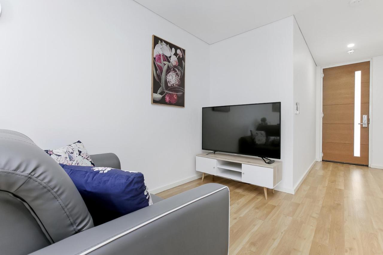 Apartment 2x2 Modern Near Airport And
