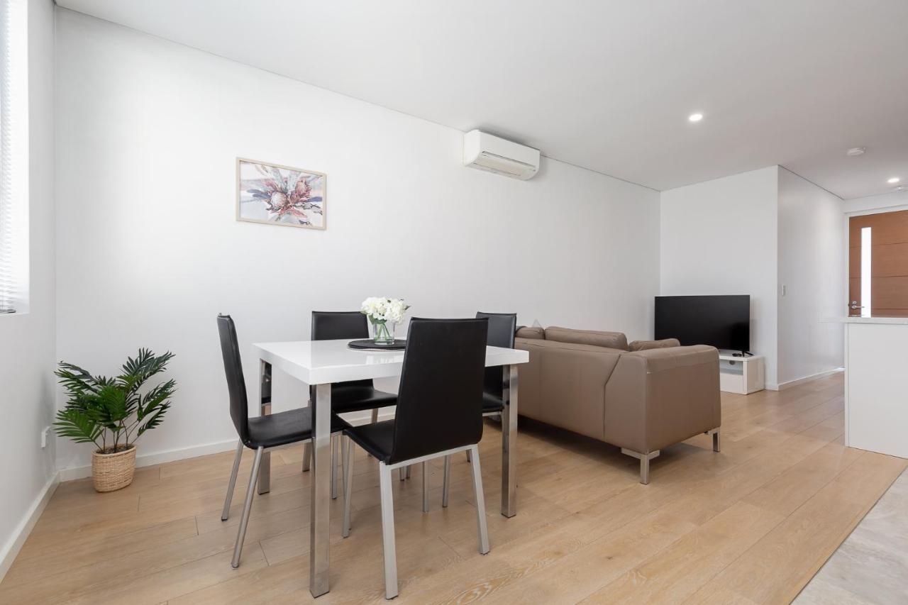 Apartment 2x2 Modern Near Airport And Perth