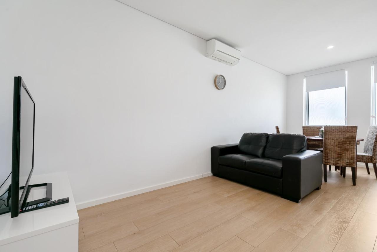 2x2 Modern Near Airport And Apartment