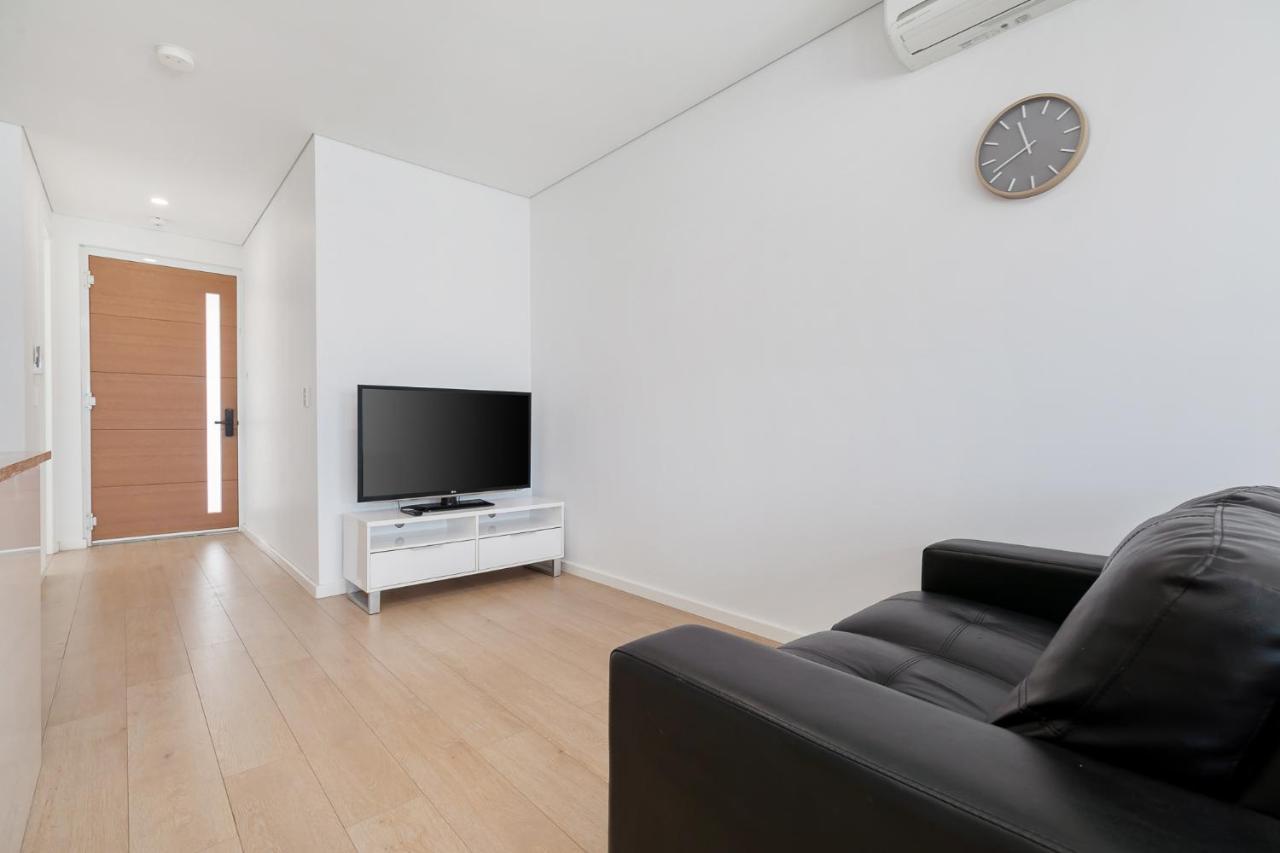 2x2 Modern Near Airport And * Perth