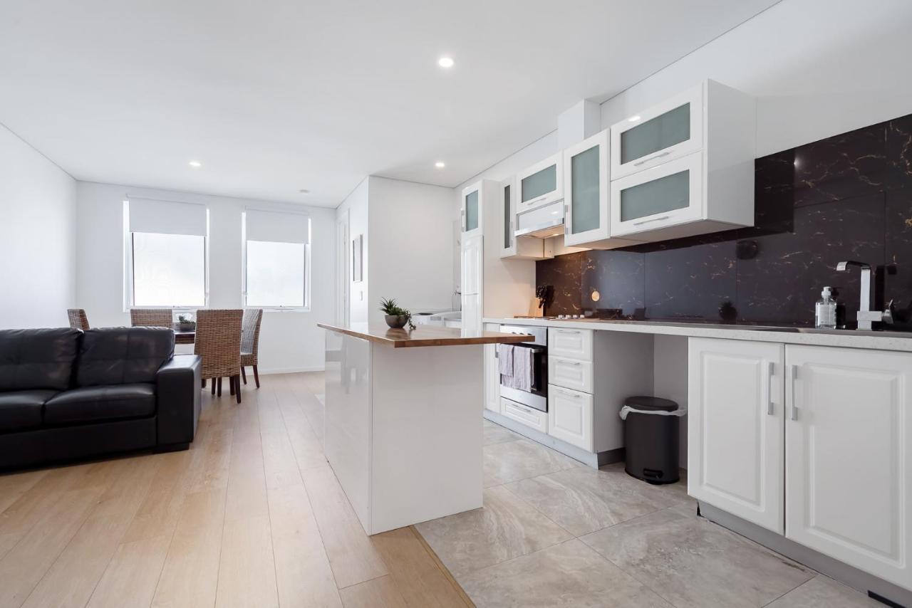2x2 Modern Near Airport And