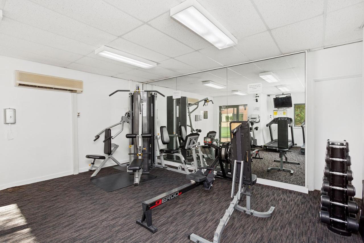 Executive 2br On Mounts Bay Road Apartment *
