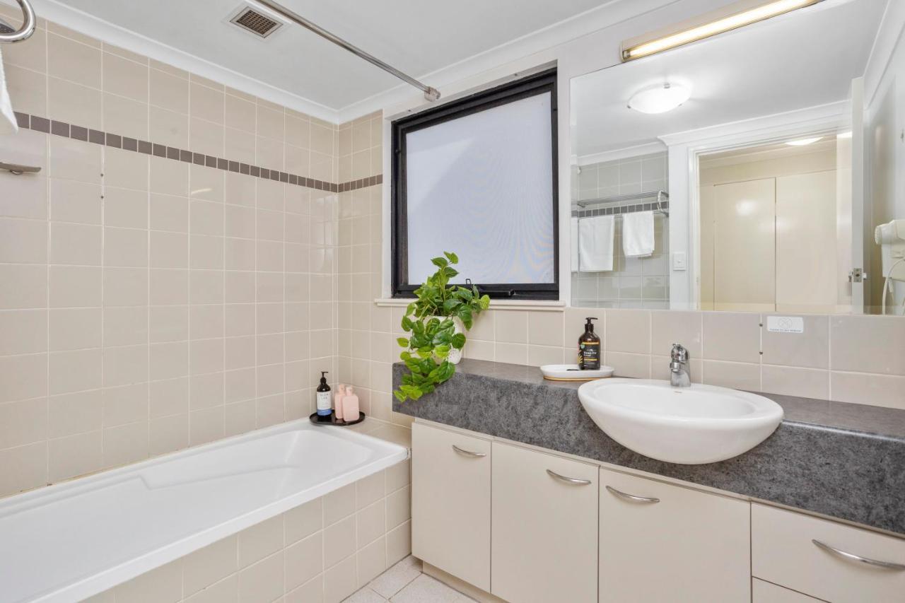 Executive 2br On Mounts Bay Road Apartment