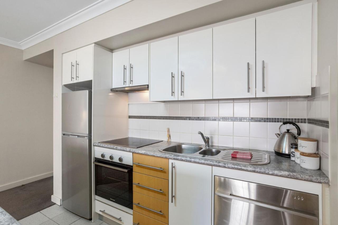 Executive 2br On Mounts Bay Road Perth