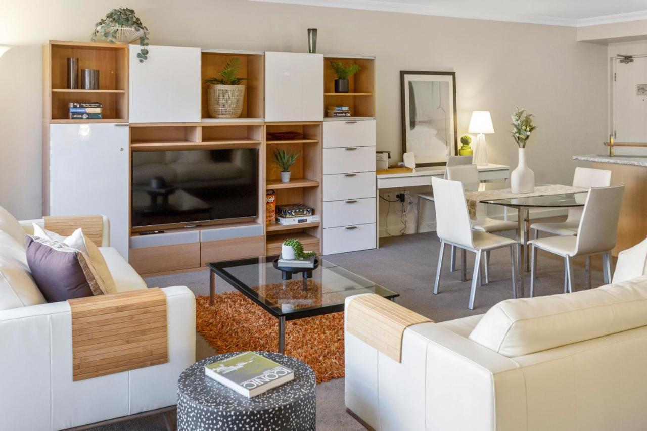 Executive 2br On Mounts Bay Road Apartment *