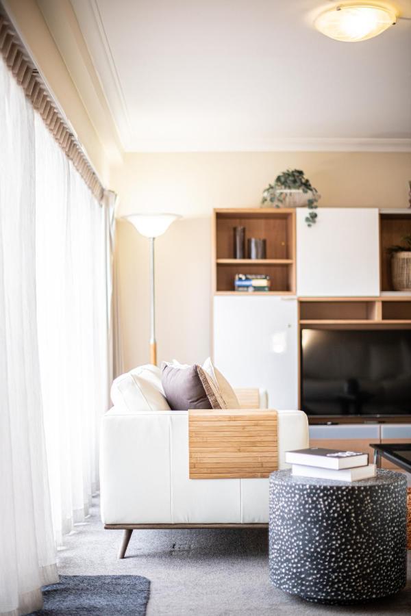 Executive 2br On Mounts Bay Road