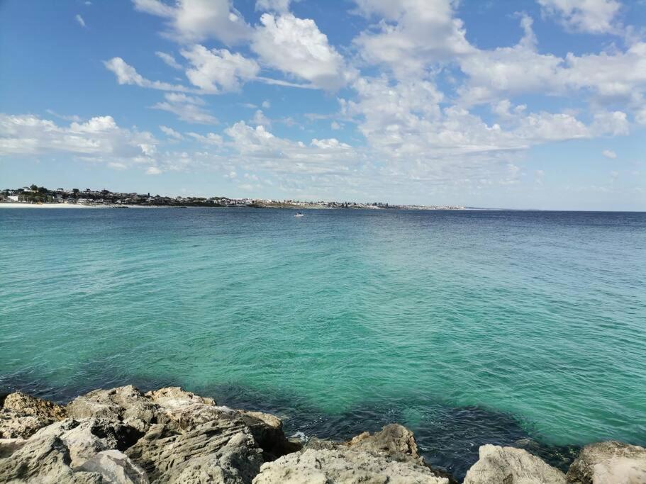 Simply Delightful Unit Close To Cbd And Perth