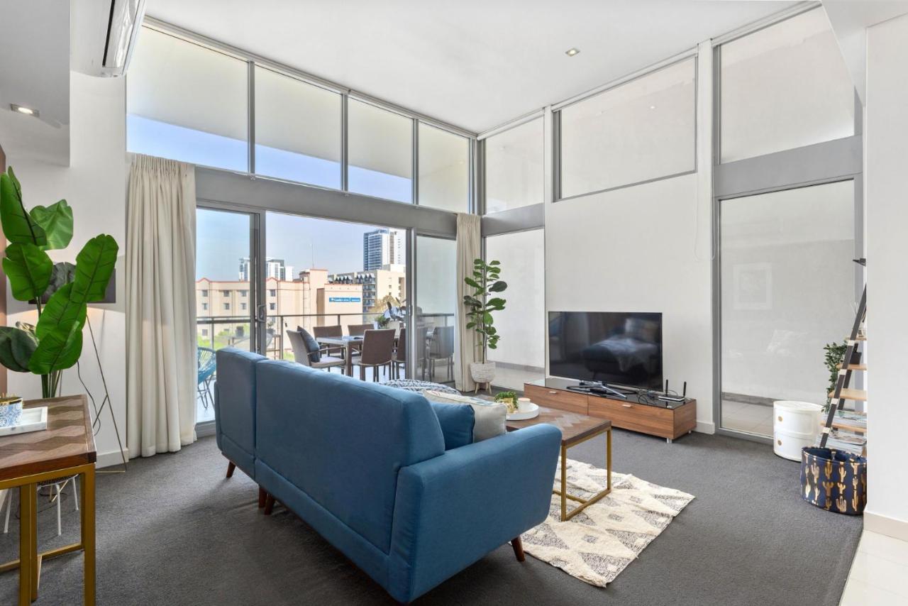 Bright 3bdrm Skyline Views Large Balcony Perth