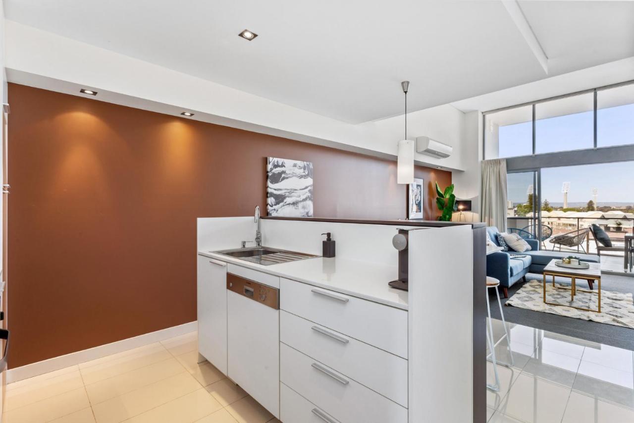 Bright 3bdrm Skyline Views Large Balcony * Perth