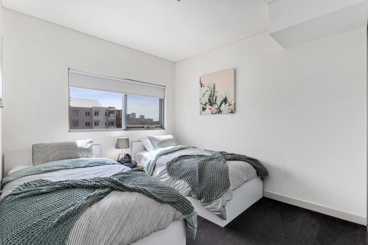 Bright 3bdrm Skyline Views Large Balcony