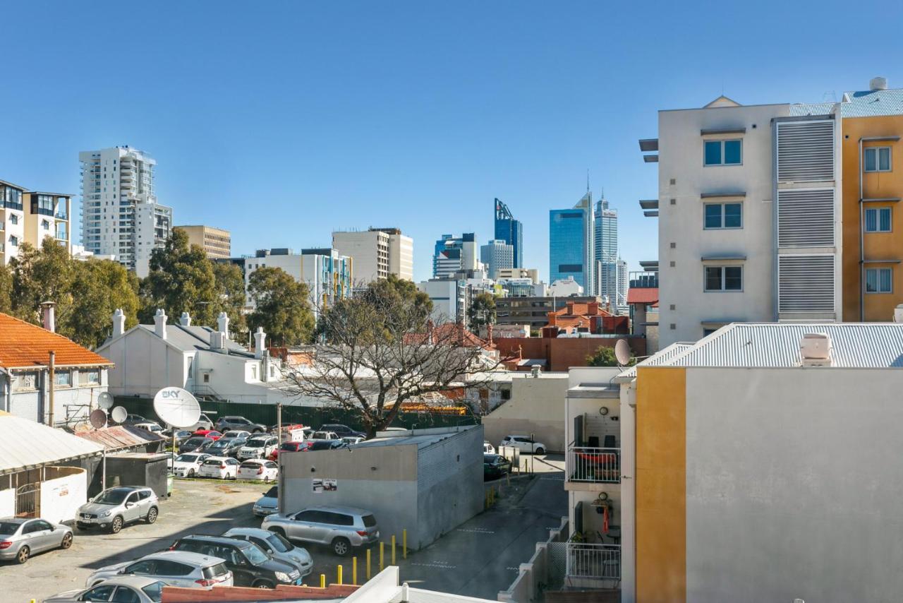 Apartment Bright 3bdrm Skyline Views Large Balcony