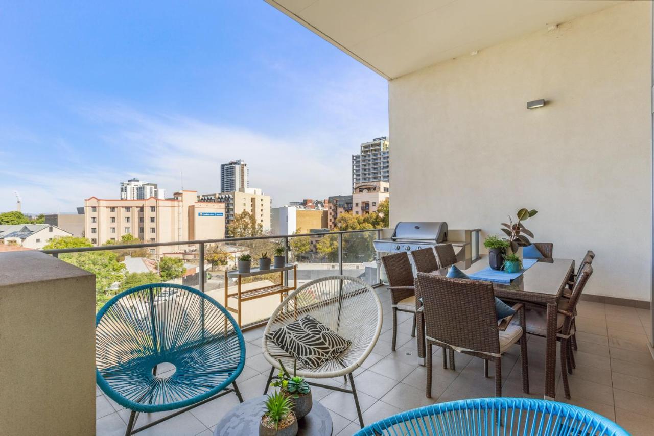 Bright 3bdrm Skyline Views Large Balcony
