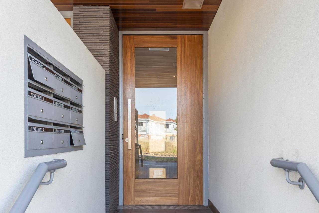 Bright 3bdrm Skyline Views Large Balcony Apartment *