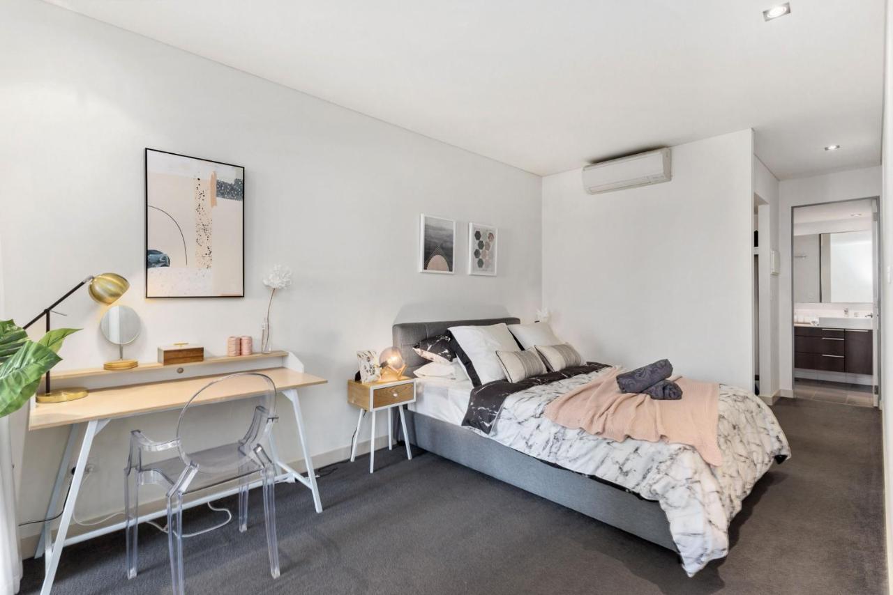 Bright 3bdrm Skyline Views Large Balcony Perth