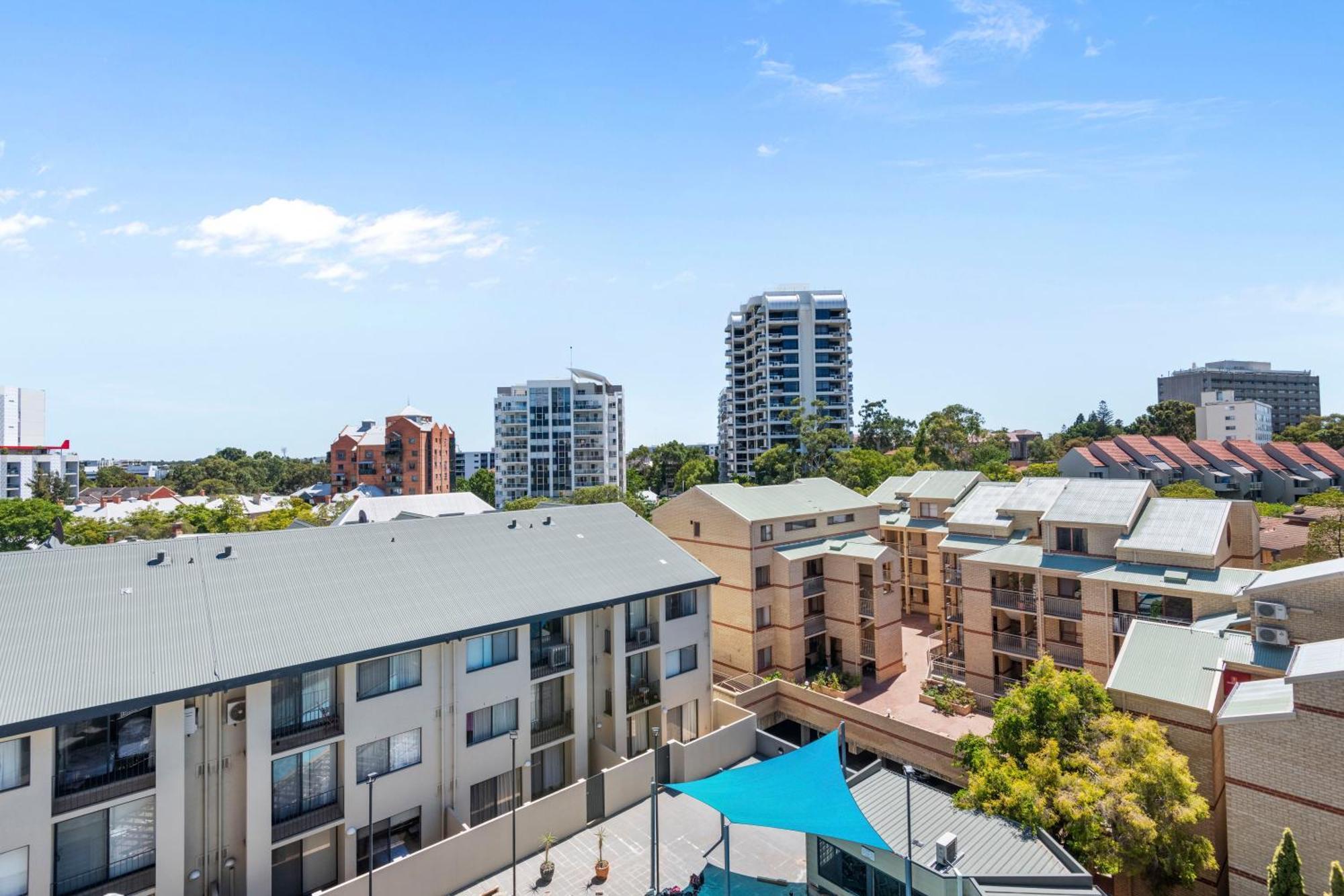 3br East Penthouse Views & Style Apartment *