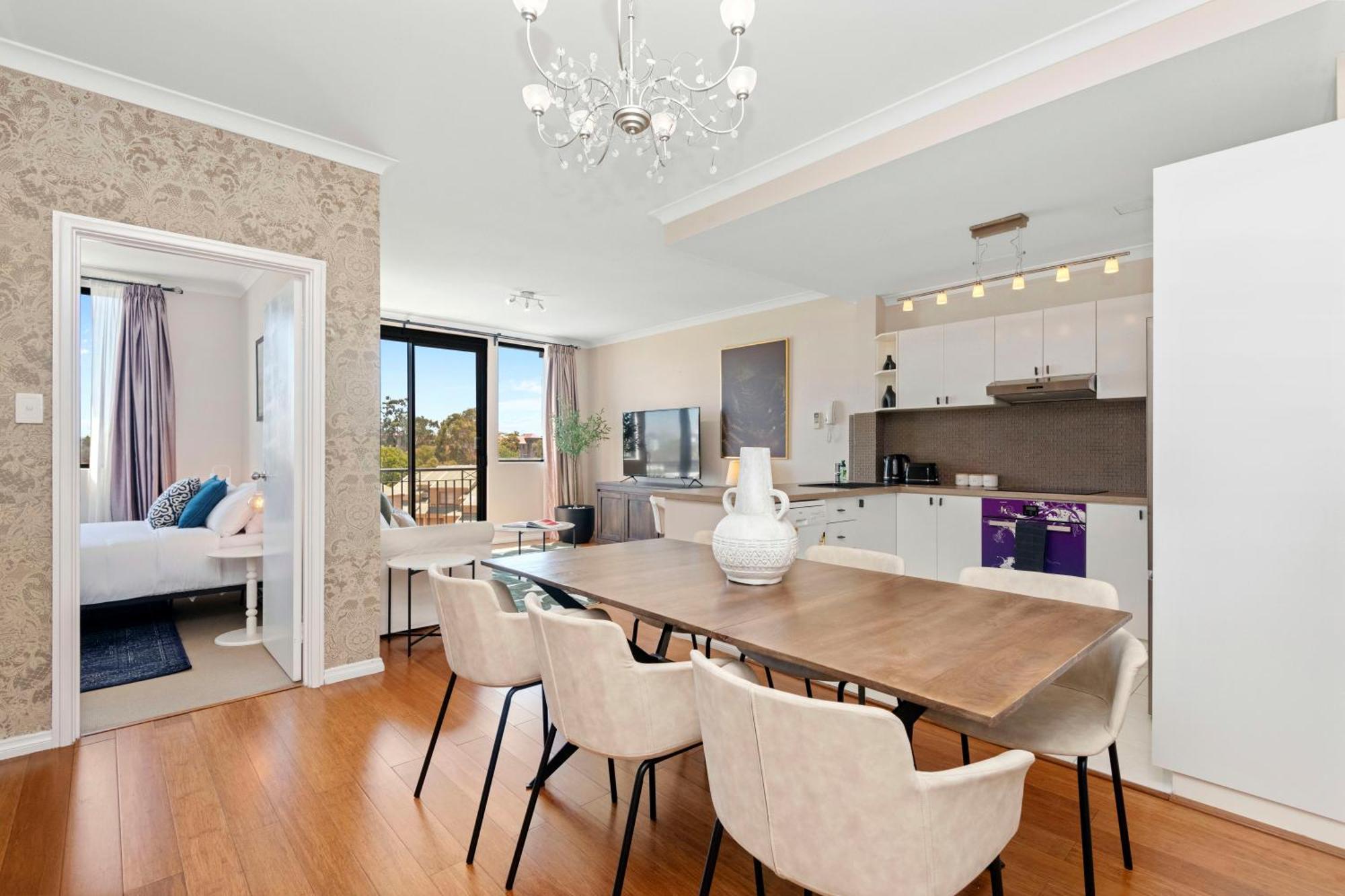 3br East Penthouse Views & Style *