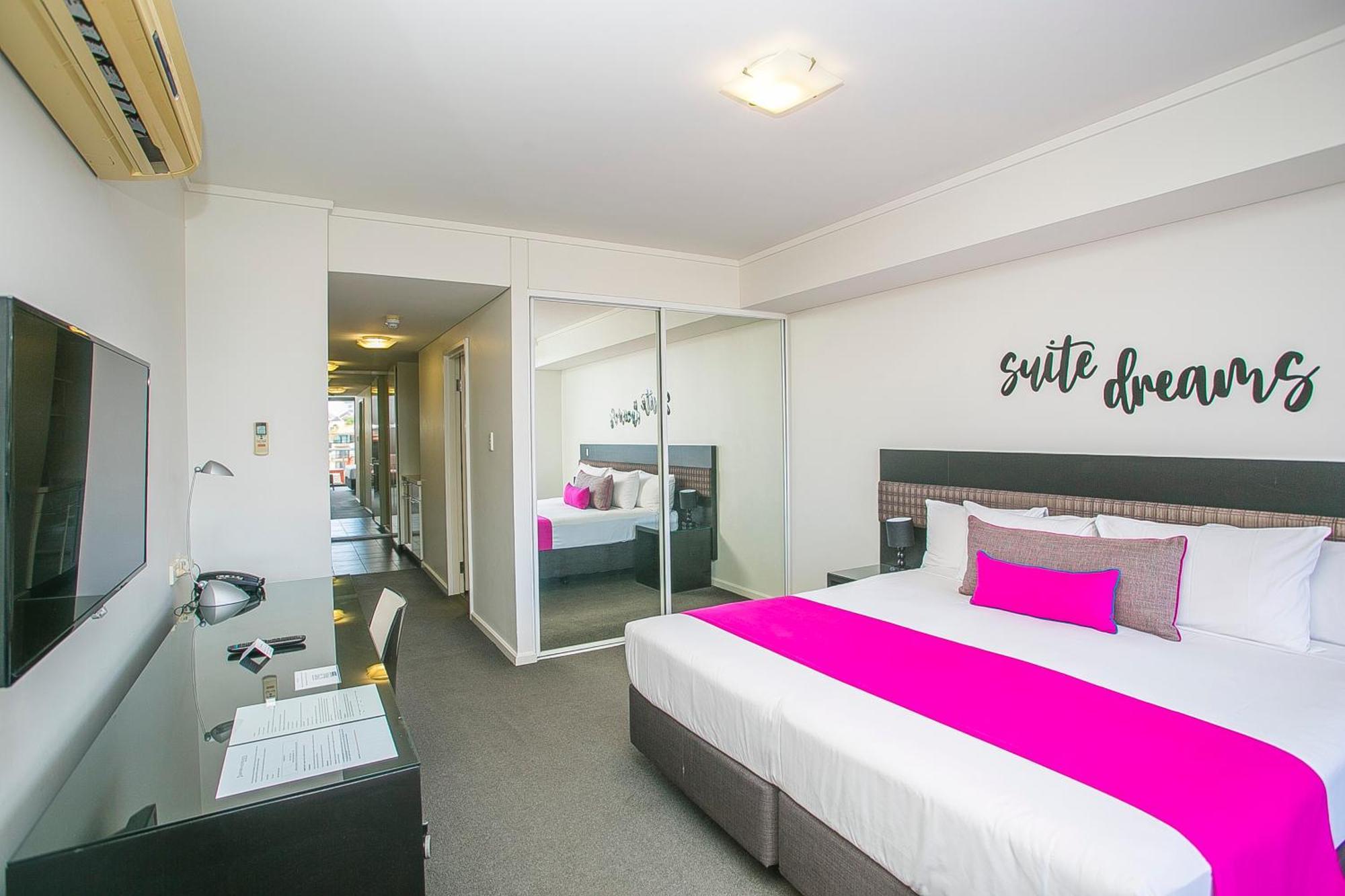 Aparthotel East 4*