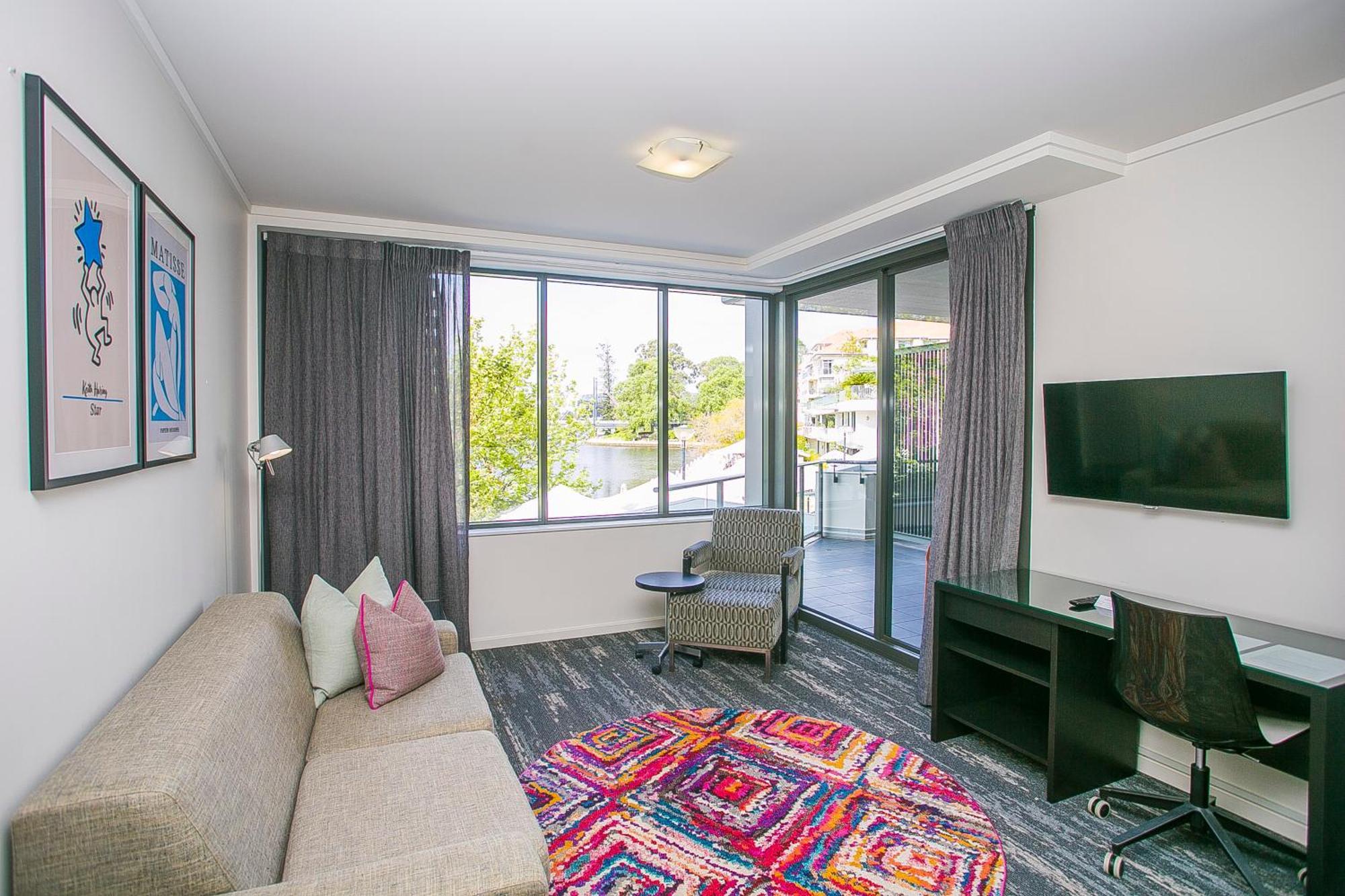 Aparthotel East 4*