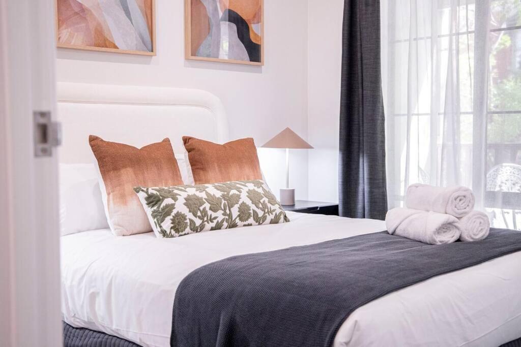 Holiday home Stunning Northbridge Townhouse W Off St Parking *