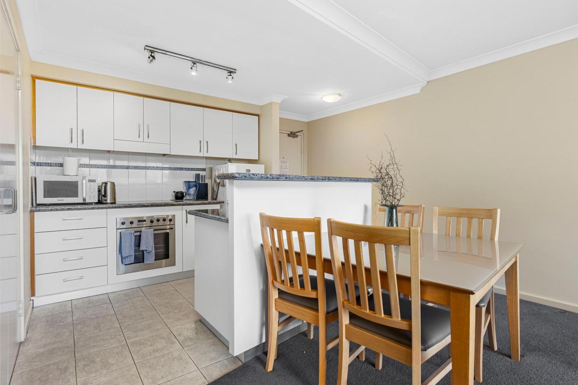 Executive Apartment, Parking, Pool In
