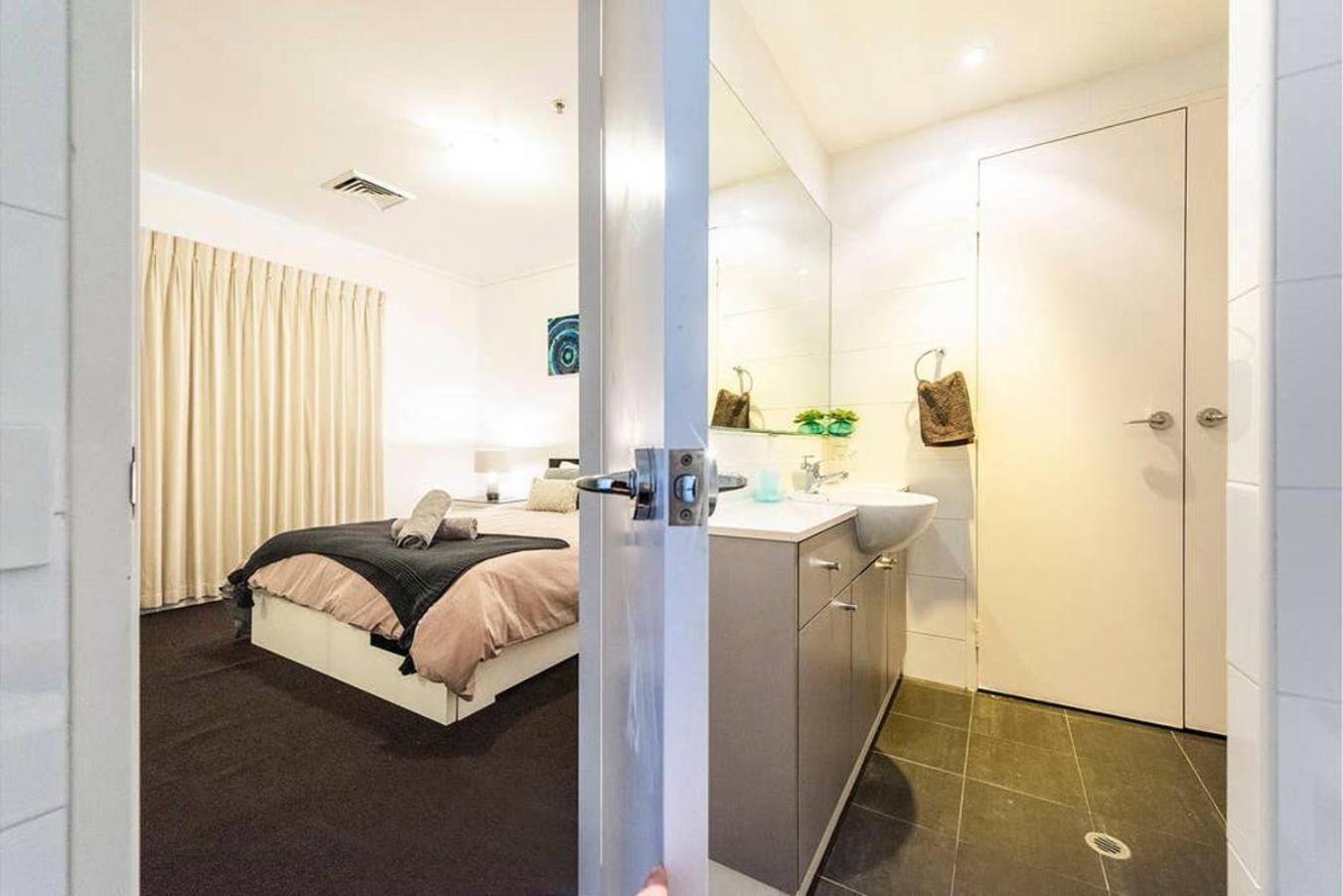 Barrack Street Pad 2br 2 Bth Apartment