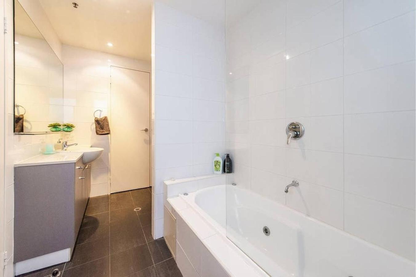 Barrack Street Pad 2br 2 Bth *