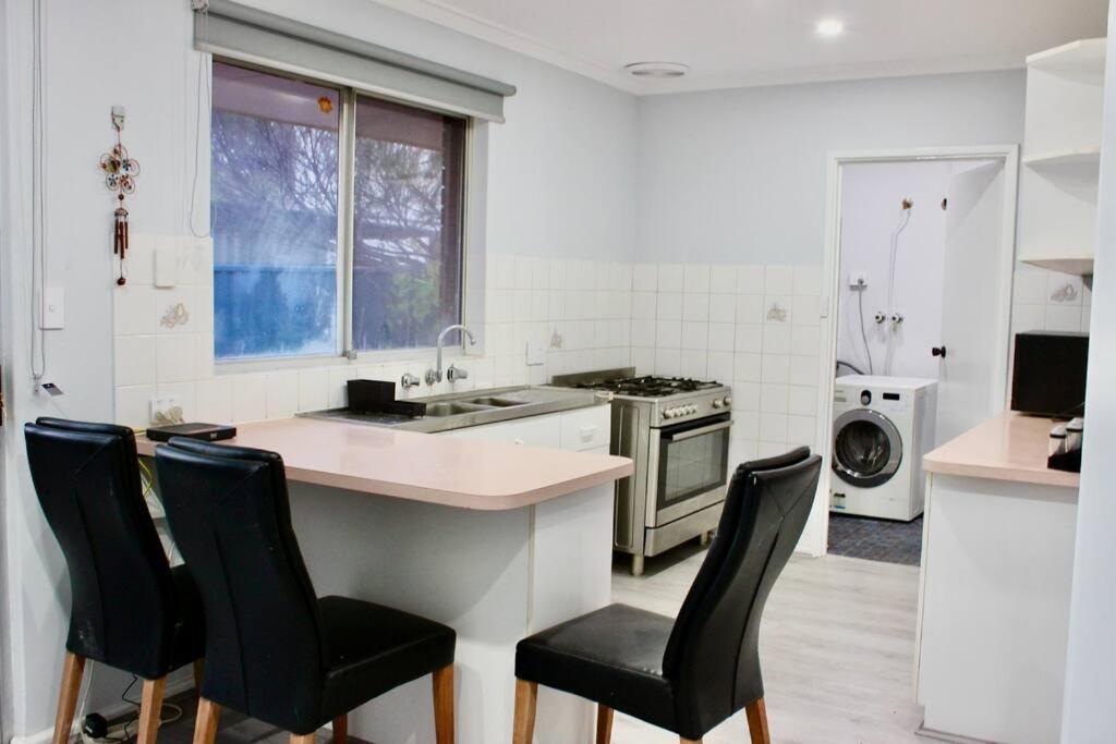 The Eclectic Convenience Of Perth- Twelve Mins To Airport