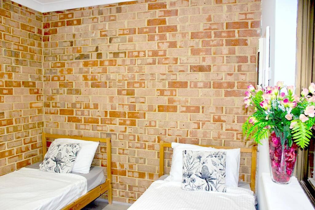 The Eclectic Convenience Of Perth- Twelve Mins To Airport Holiday home