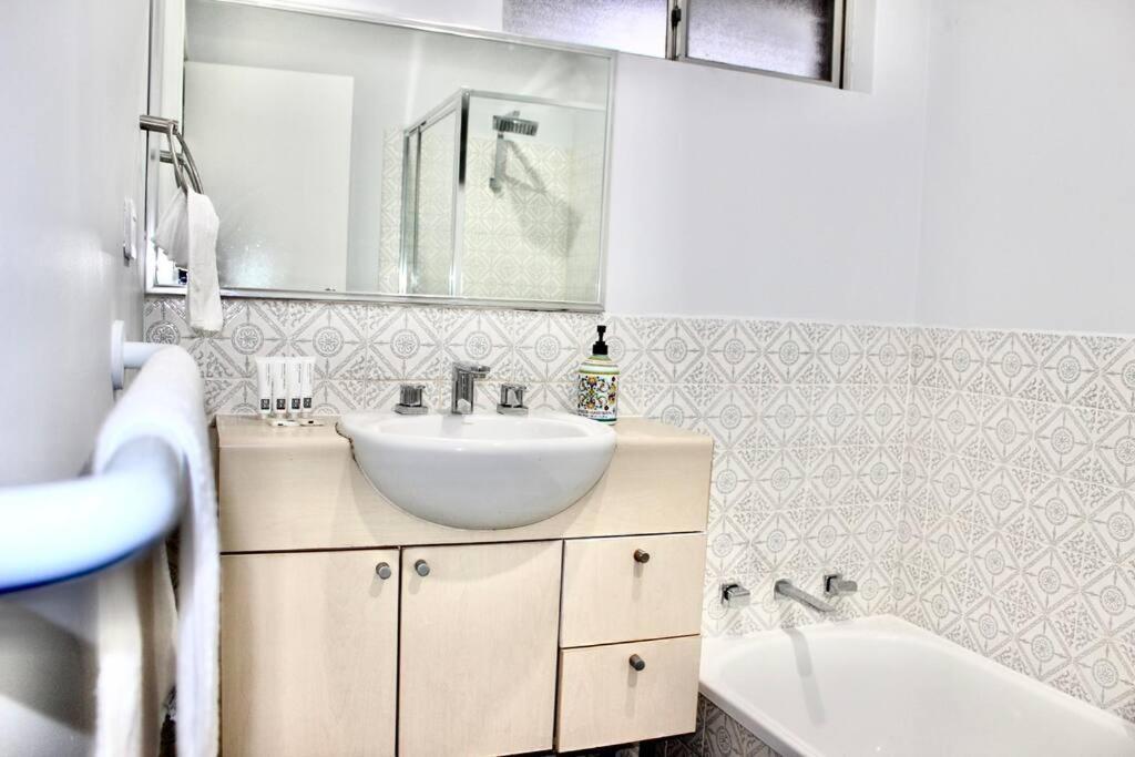 Holiday home The Eclectic Convenience Of Perth- Twelve Mins To Airport