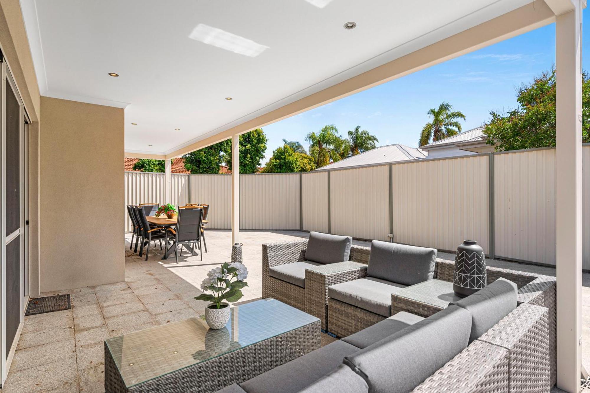 Holiday home 10 Majestic Maylands 4brwalk To River!