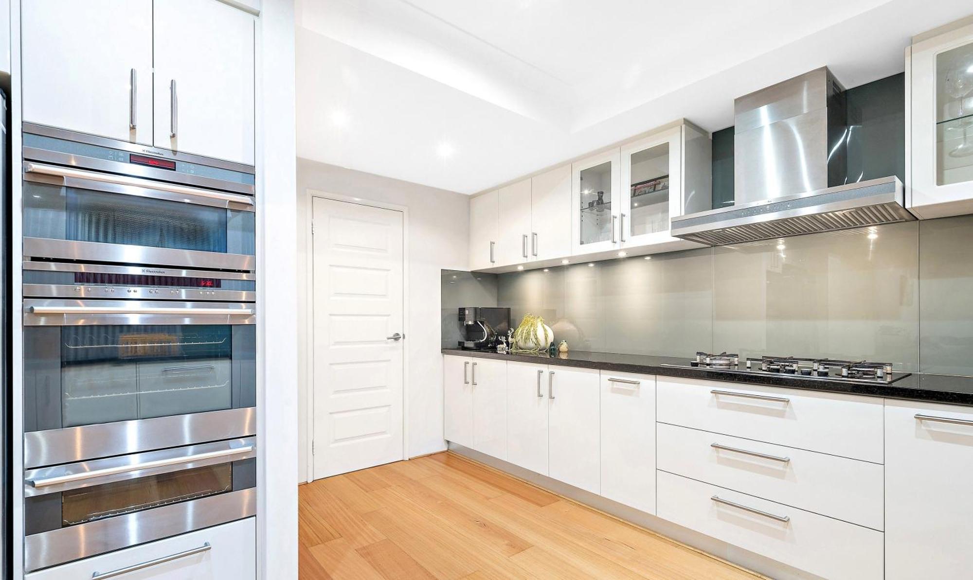 Holiday home 10 Majestic Maylands 4brwalk To River! *