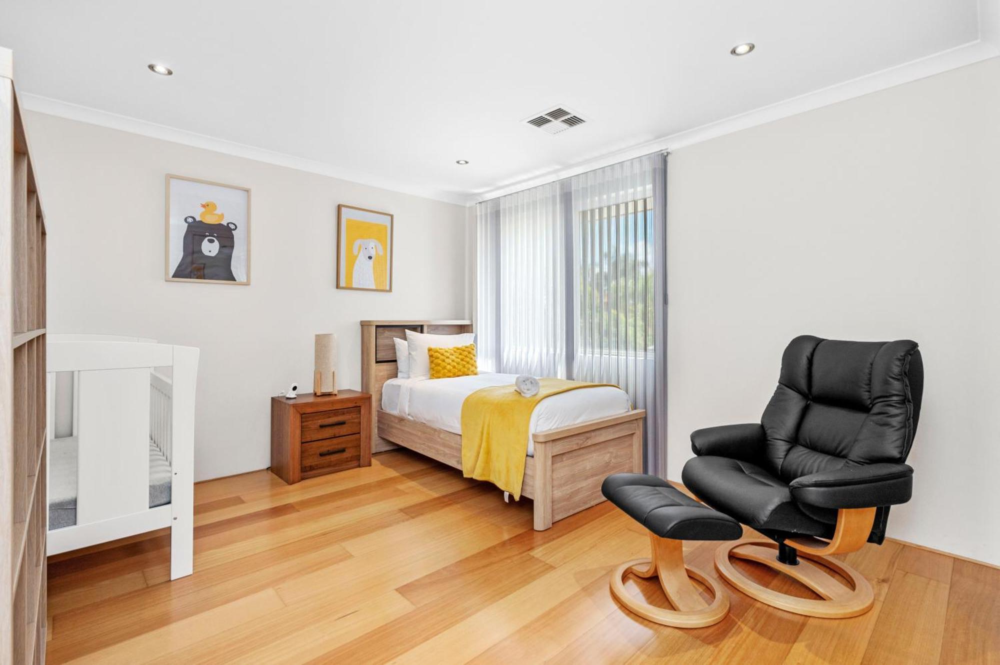 10 Majestic Maylands 4brwalk To River!
