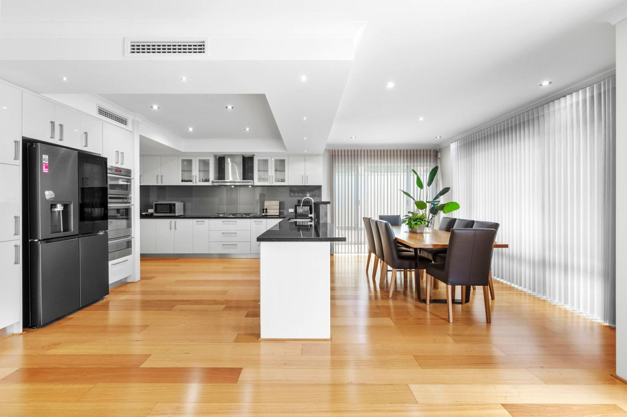 Holiday home 10 Majestic Maylands 4brwalk To River!