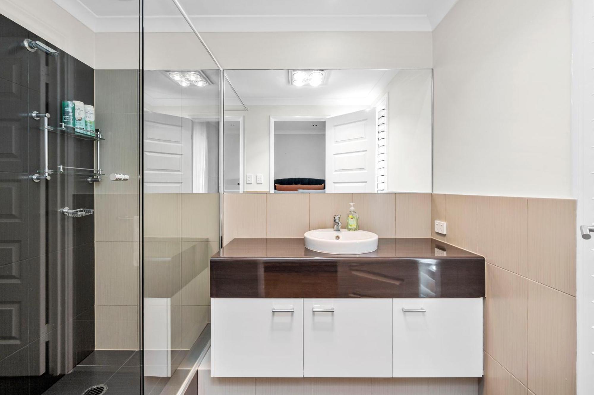 10 Majestic Maylands 4brwalk To River! *