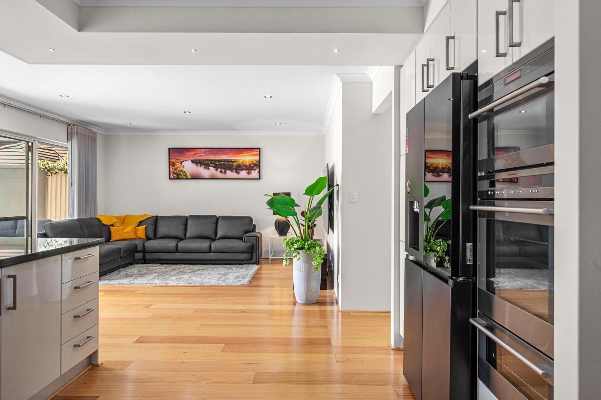 10 Majestic Maylands 4brwalk To River!