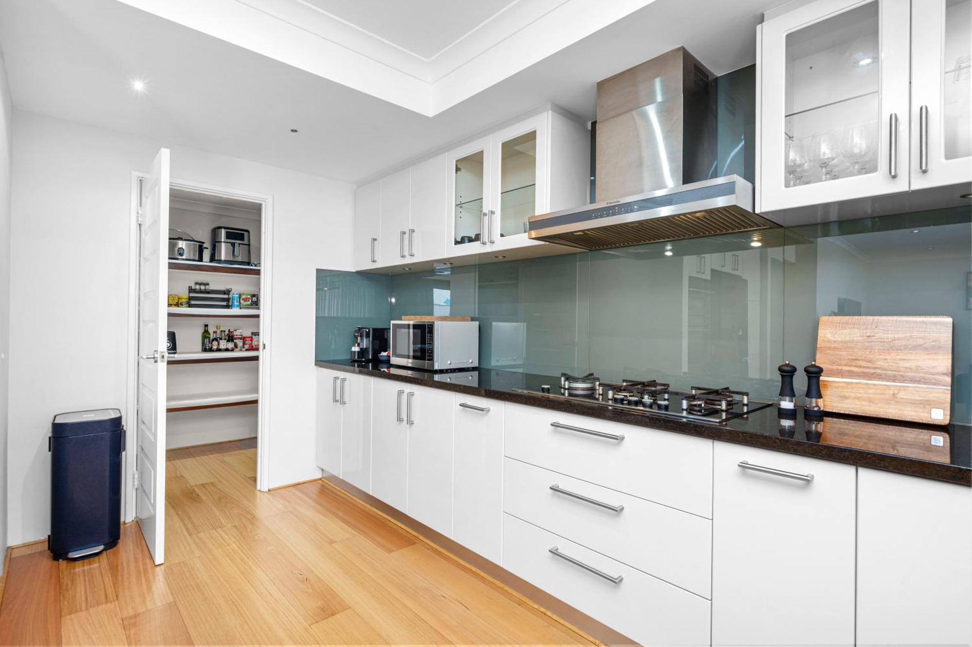 Holiday home 10 Majestic Maylands 4brwalk To River!