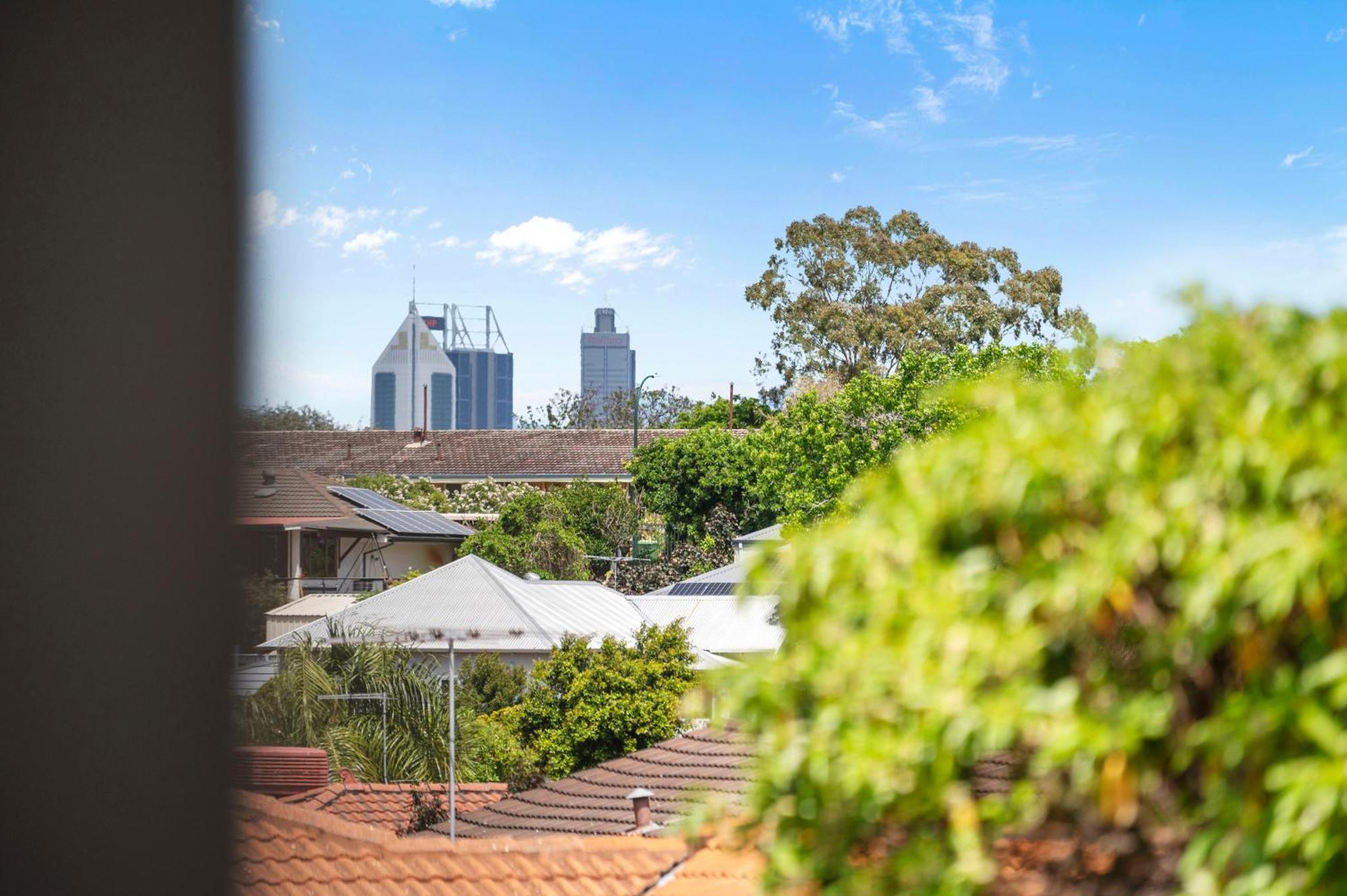 10 Majestic Maylands 4brwalk To River! Holiday home *