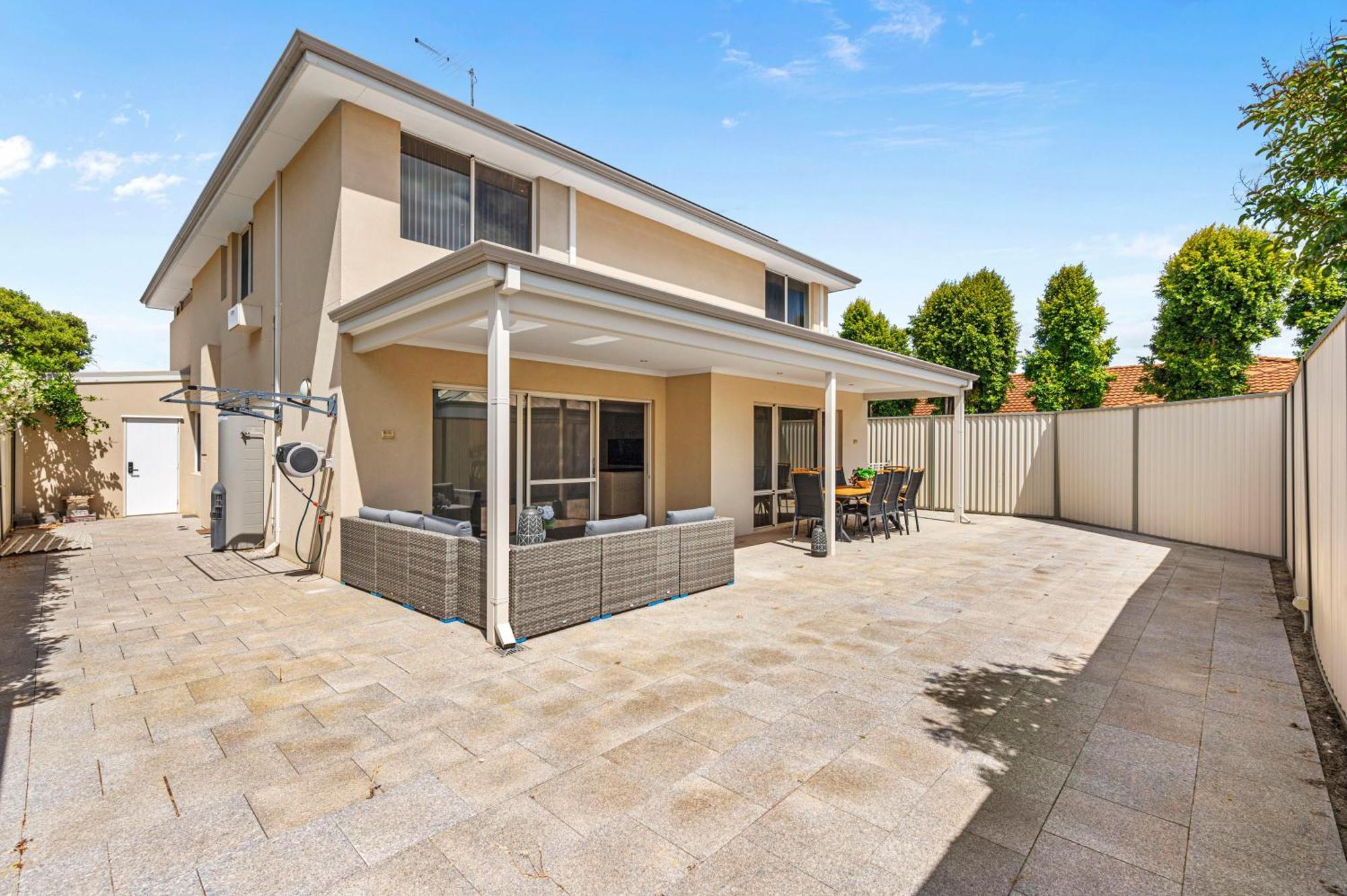 Holiday home 10 Majestic Maylands 4brwalk To River! *