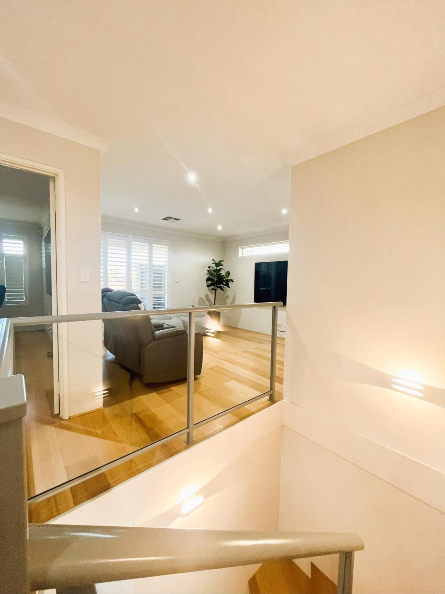 Holiday home 10 Majestic Maylands 4brwalk To River!