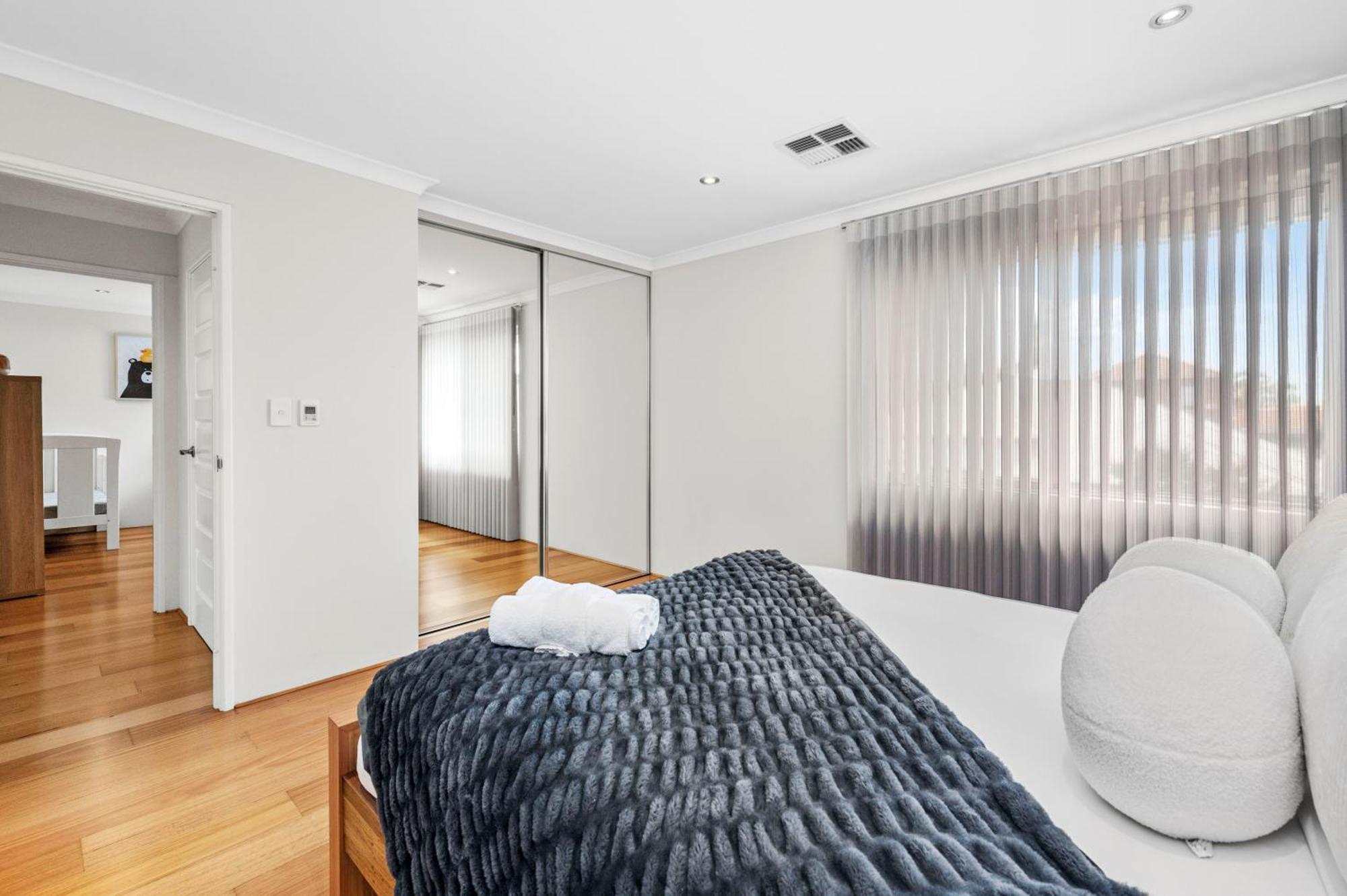 10 Majestic Maylands 4brwalk To River! Holiday home Perth