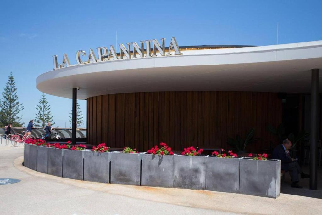 Scarborough Shores - Beachfront Apartment *