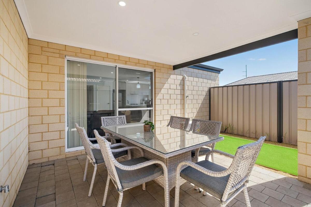 Spacious 4 Bedroom House In Southern River * Perth