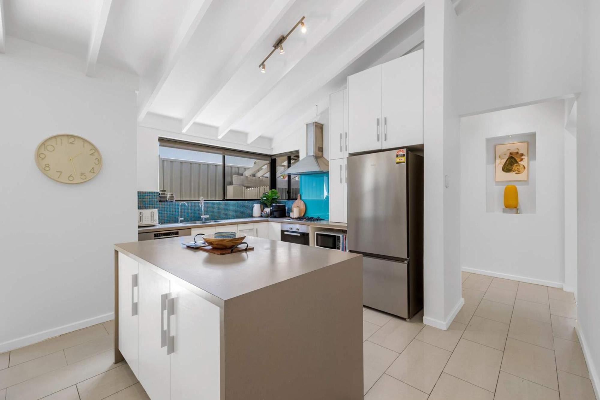 Spacious Family Getaway In West Leederville Perth