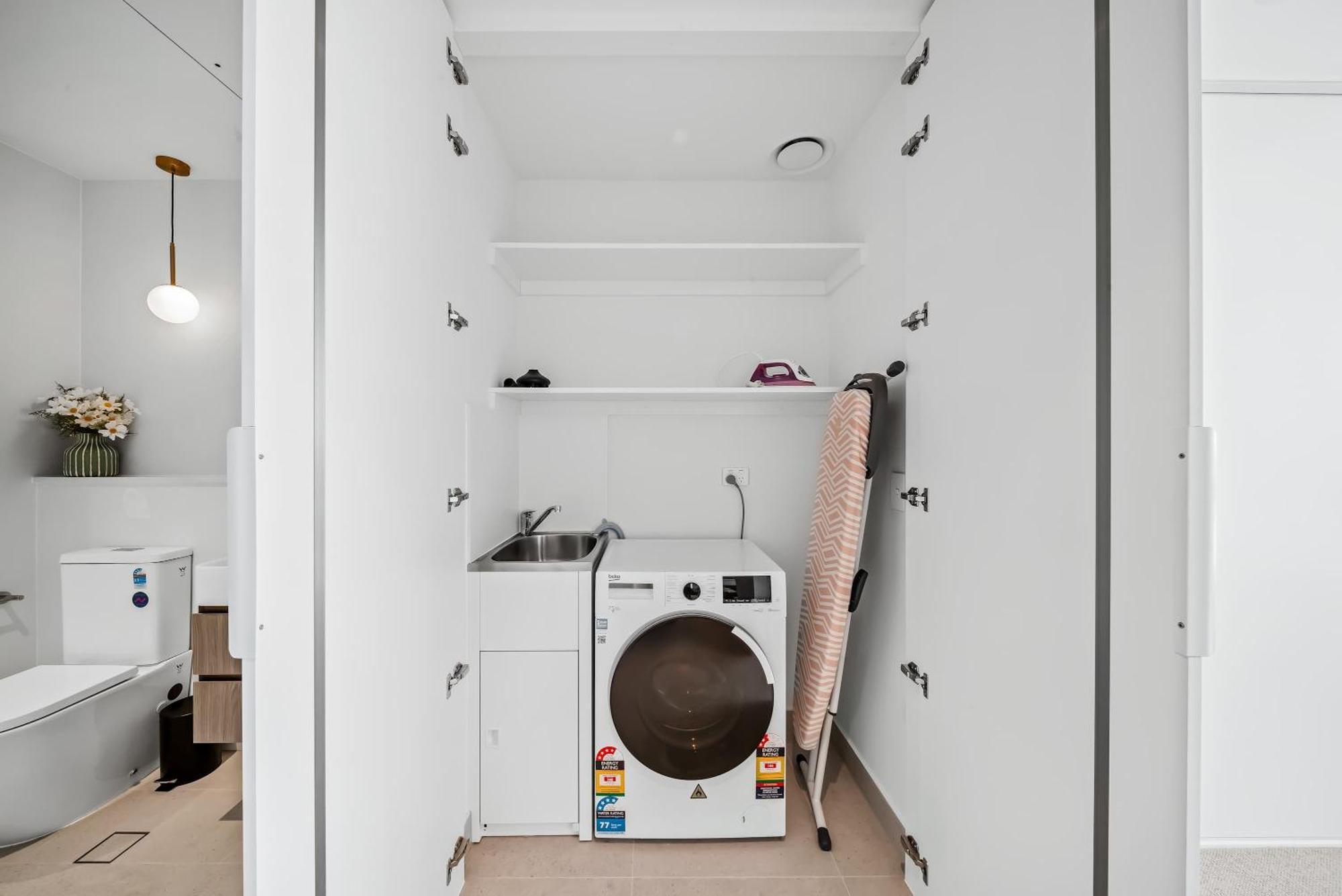 Brand New Luxurious 1 Bedroom Cbd Apartment *