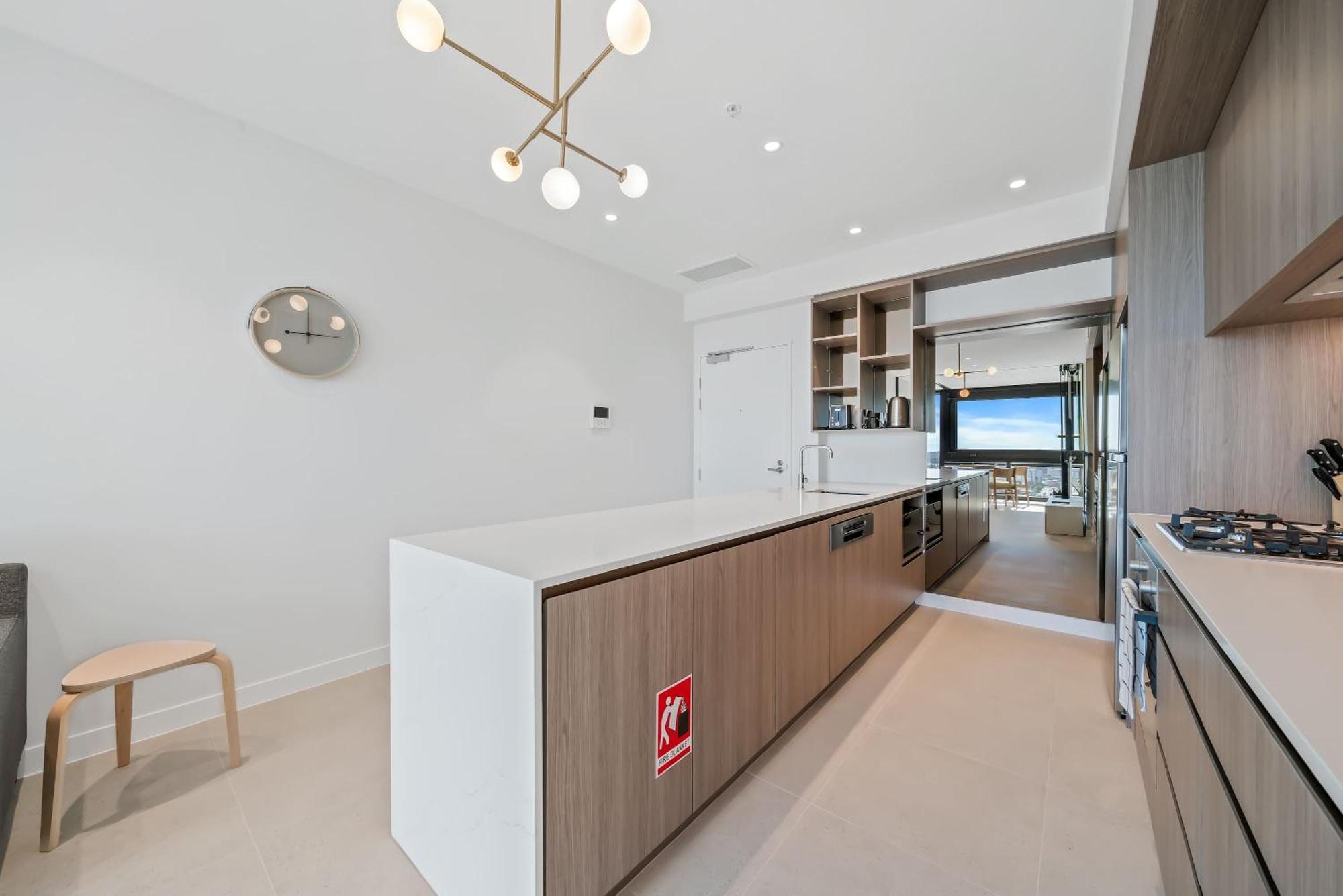 Brand New Luxurious 1 Bedroom Cbd Apartment *