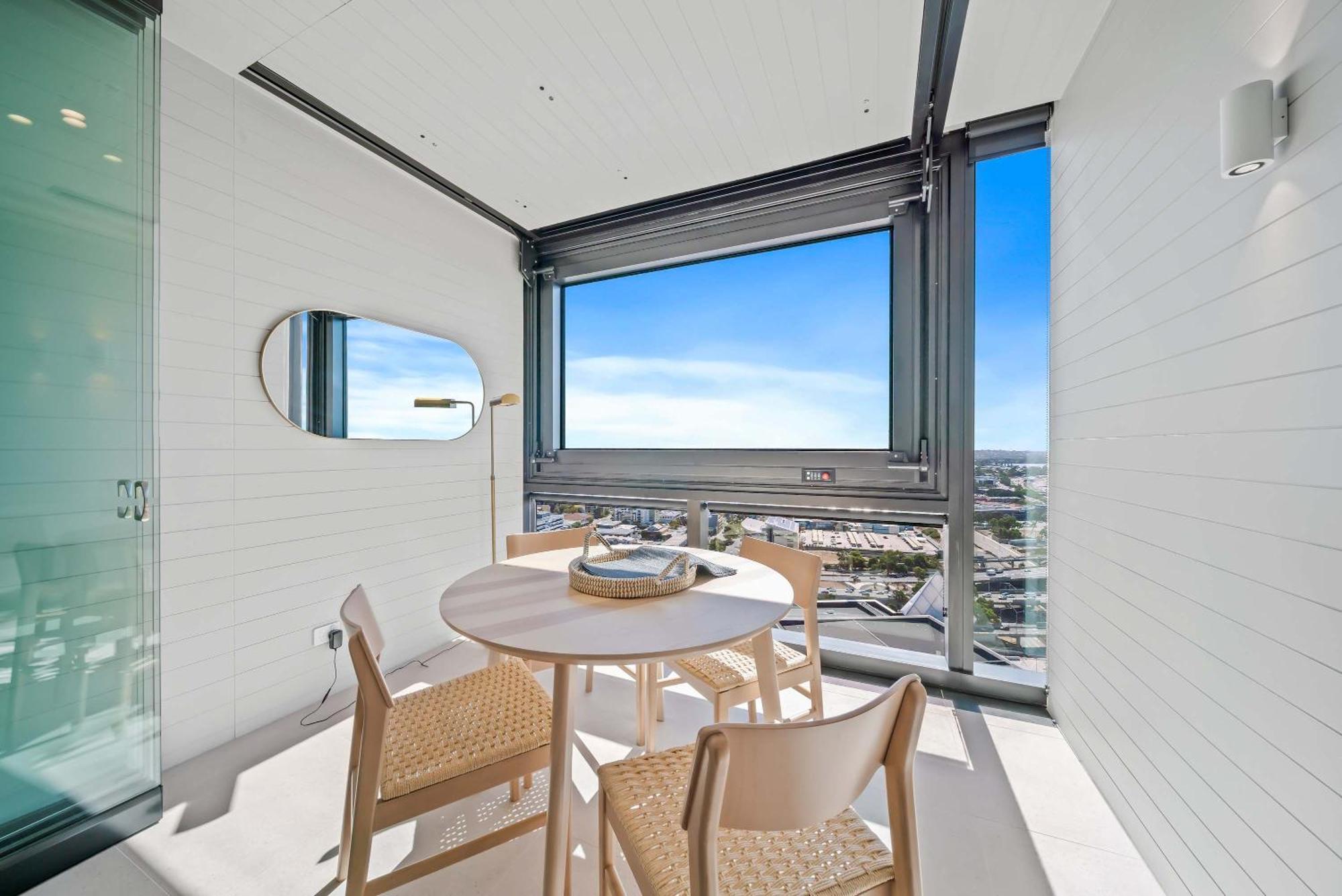 Brand New Luxurious 1 Bedroom Cbd