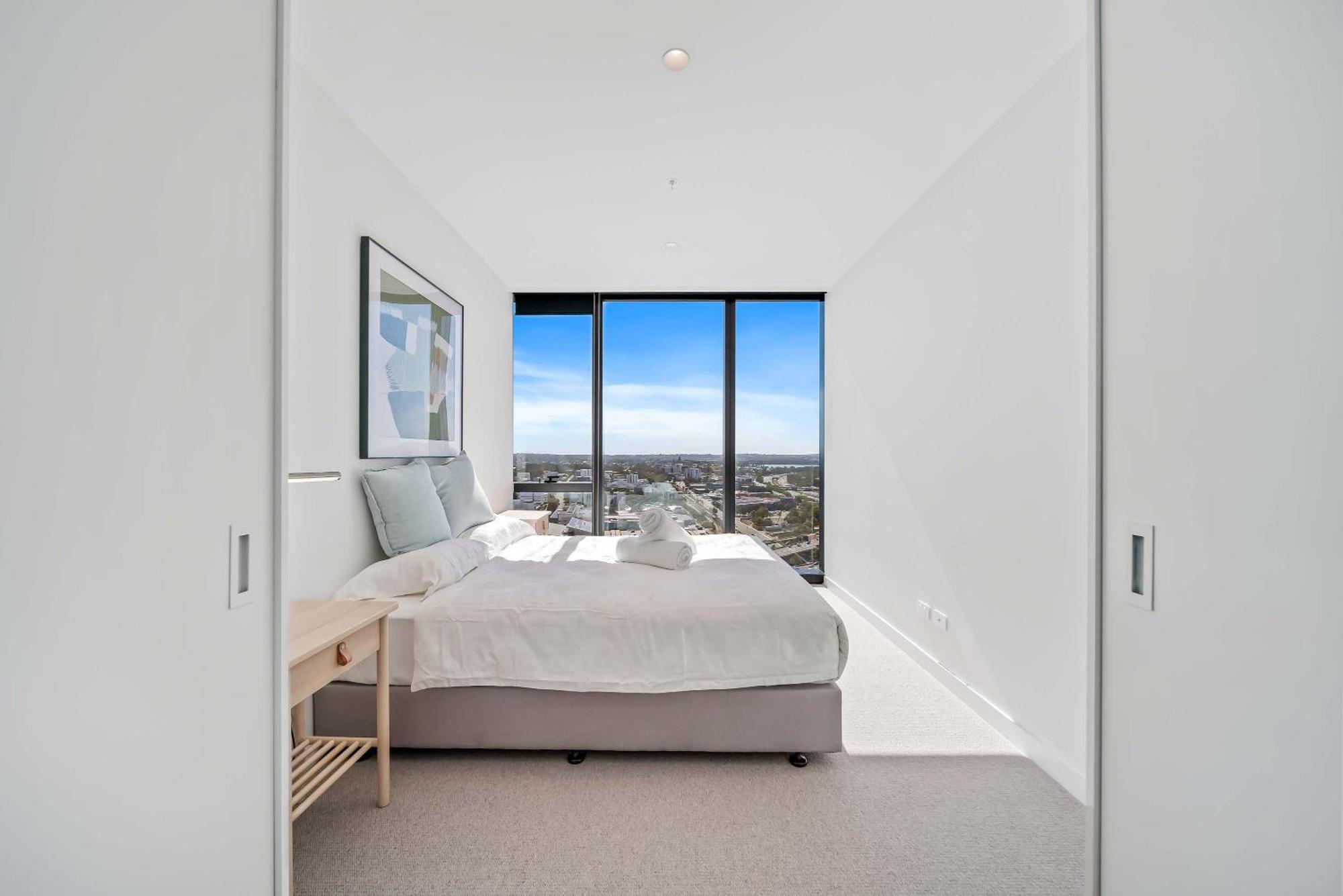 Brand New Luxurious 1 Bedroom Cbd * Perth