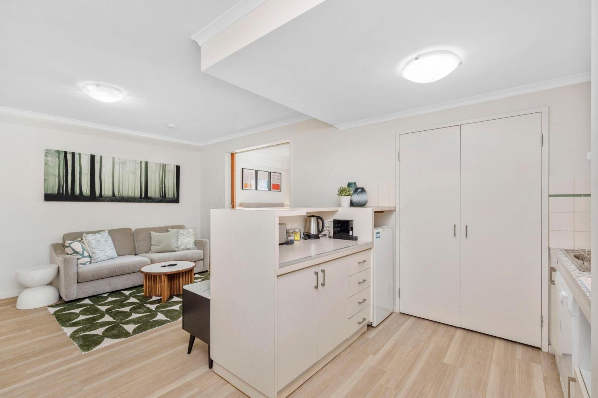 Apartment Spacious 1Bdr Fast Wi-Fi Near Rac Arena